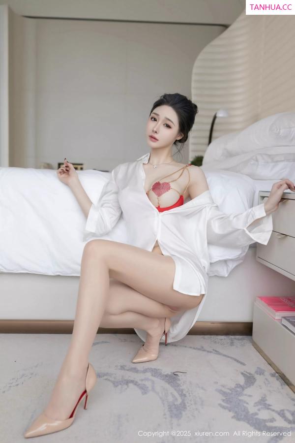 逗逗DouDou  [XiuRen]高清写真图 2025.06.13 No.10411 小逗逗 原色丝袜第18张图片